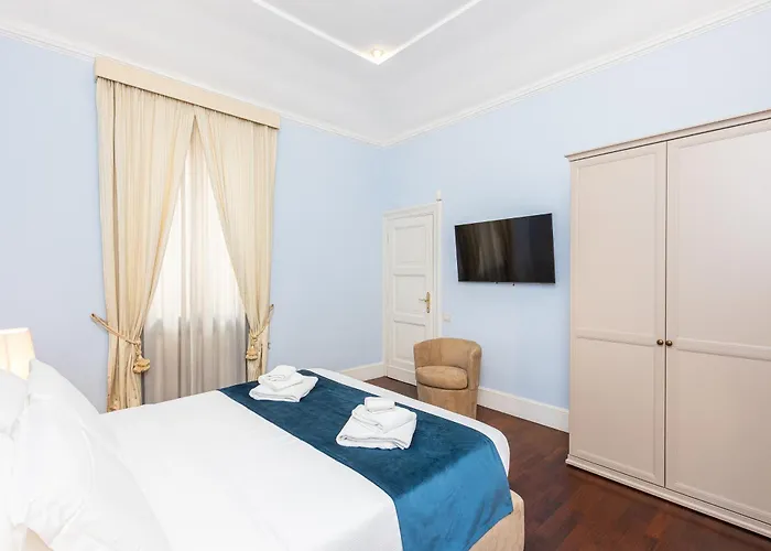 Prestigious Penthouse Piazza Barberini Rom