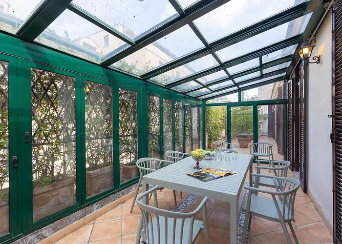 Prestigious Penthouse Piazza Barberini Apartment *