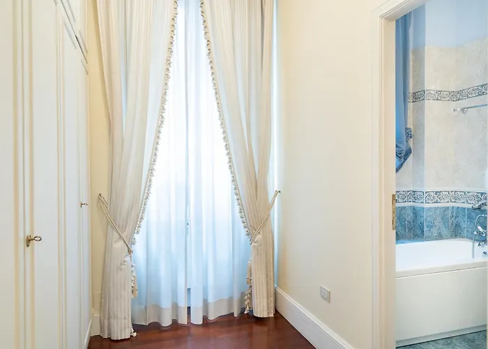 Prestigious Penthouse Piazza Barberini Apartment Rom