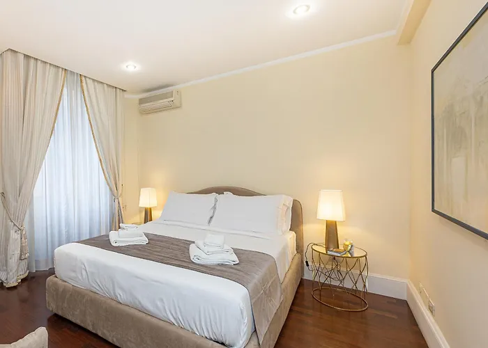 Prestigious Penthouse Piazza Barberini Apartment *