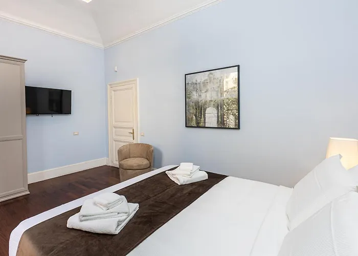 Prestigious Penthouse Piazza Barberini Apartment *