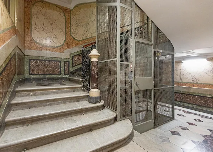 Prestigious Penthouse Piazza Barberini Rom