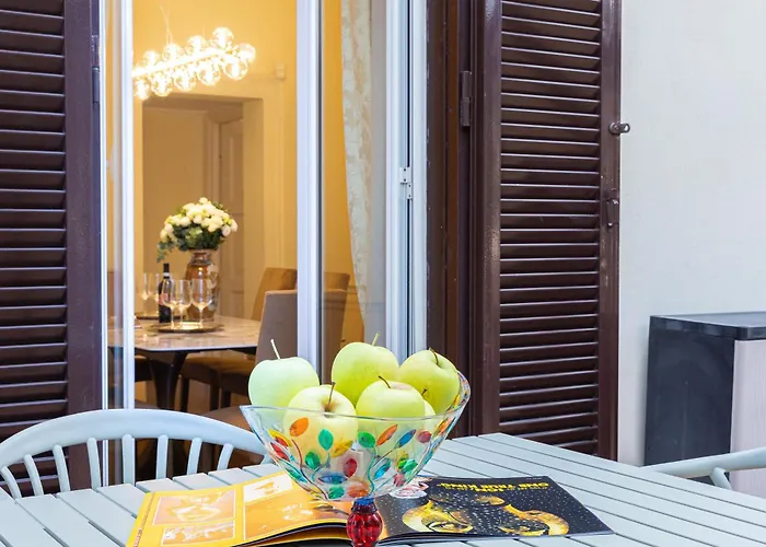 Prestigious Penthouse Piazza Barberini Apartment *